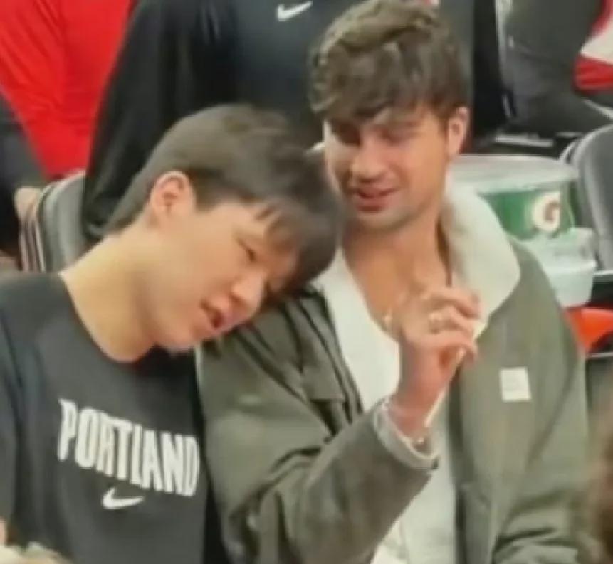 奇异果体育app-炸裂！大帽首轮16号秀！混音队友点评杨瀚森