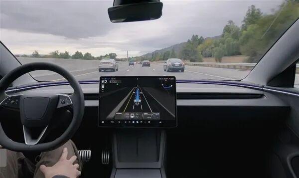 芒果体育官方网址-特斯拉保险费减半！