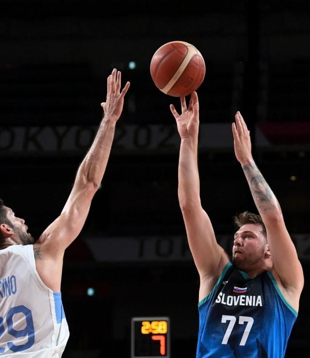 1627299426115072723.jpg 芒果体育官方网址-美国男篮如何调整?看看东契奇和斯洛文尼亚吧